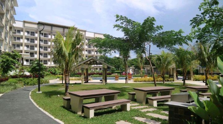 Aparthotel Acacia Estates Taguig à Manille Extérieur photo